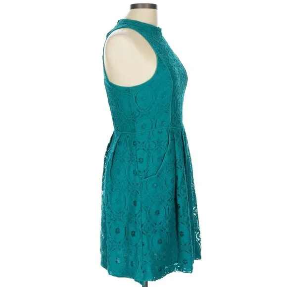 VAMPIRE DIARIES CAROLINE FORBES Teal Lace Dress RARE - Picture 5 of 6